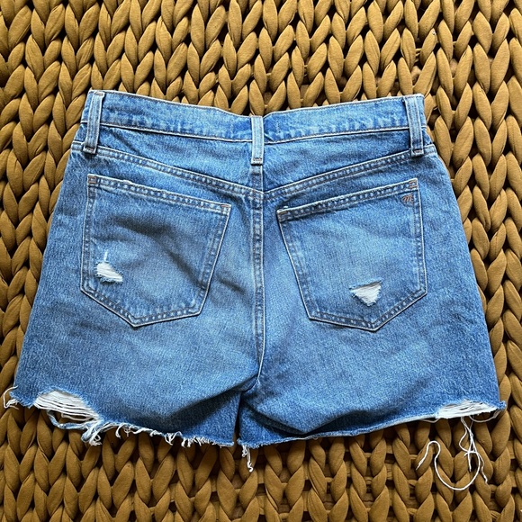 WORN ONCE! Madewell Relaxed Mid-Length Denim Shorts in Brockport Wash - Picture 2 of 5